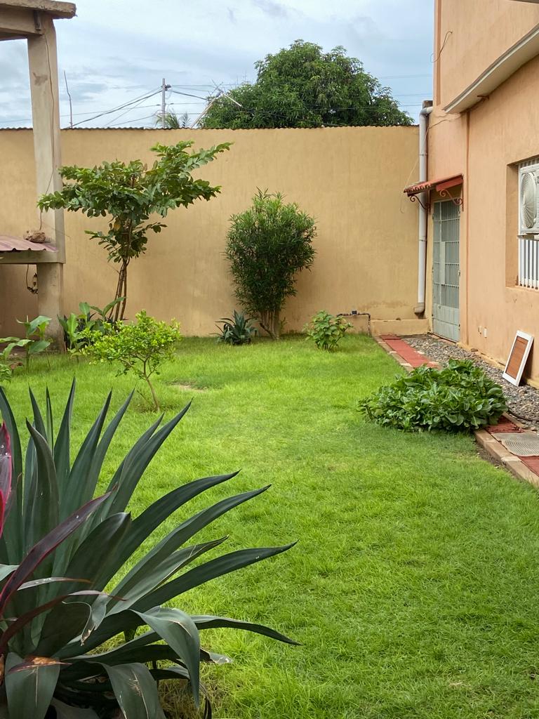 N° 5270 :
                            Appartement meublé à louer , Adidogome, Lome, Togo : 400 000 XOF/mois