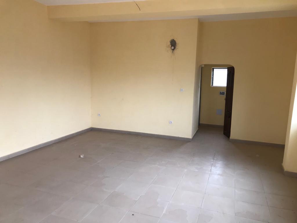 N° 5393 :
                            Boutique à louer , Noepe , Akepe, Togo : 60 000 XOF/mois
