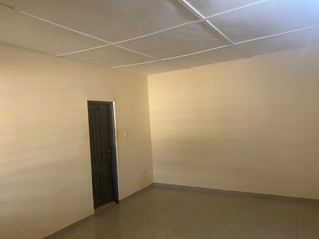 N° 5447 :
                            Chambre salon à louer , Zanguera , Lome, Togo : 45 000 XOF/mois