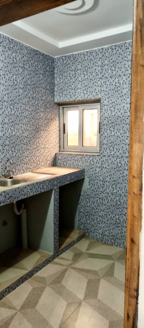 N° 5436 :
                            Chambre à louer , Totsi egblinkome, Lome, Togo : 40 000 XOF/mois