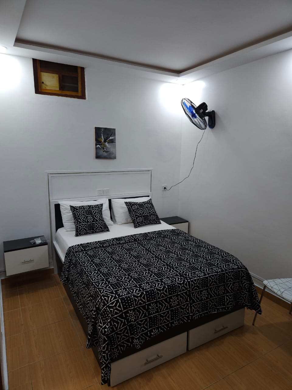 N° 5444 :
                            Studio meublé à louer , Kegue , Lome, Togo : 300 000 XOF/mois