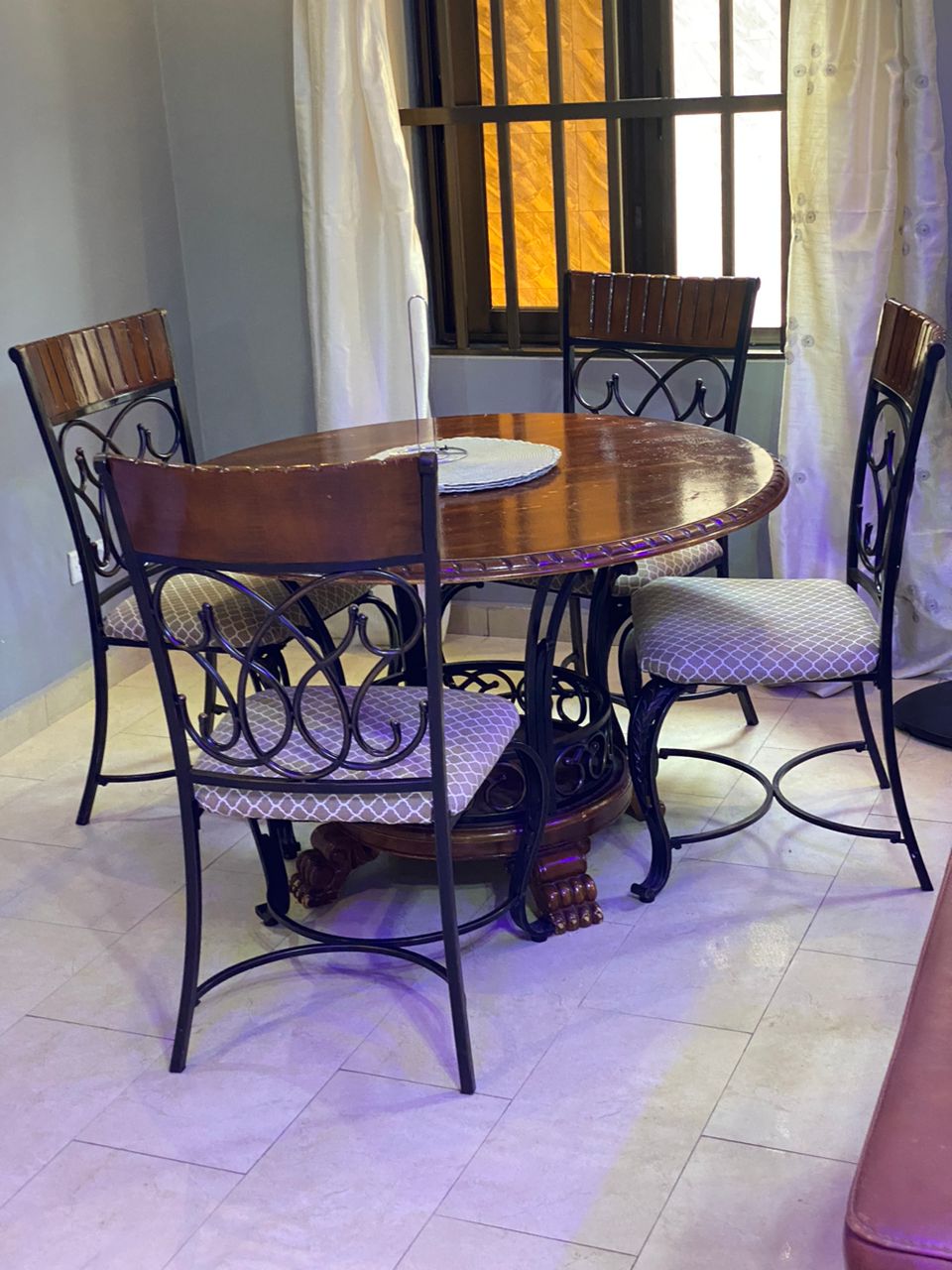 N° 5454 :
                            Appartement meublé à louer , Agoe , Lome, Togo : 400 000 XOF/mois