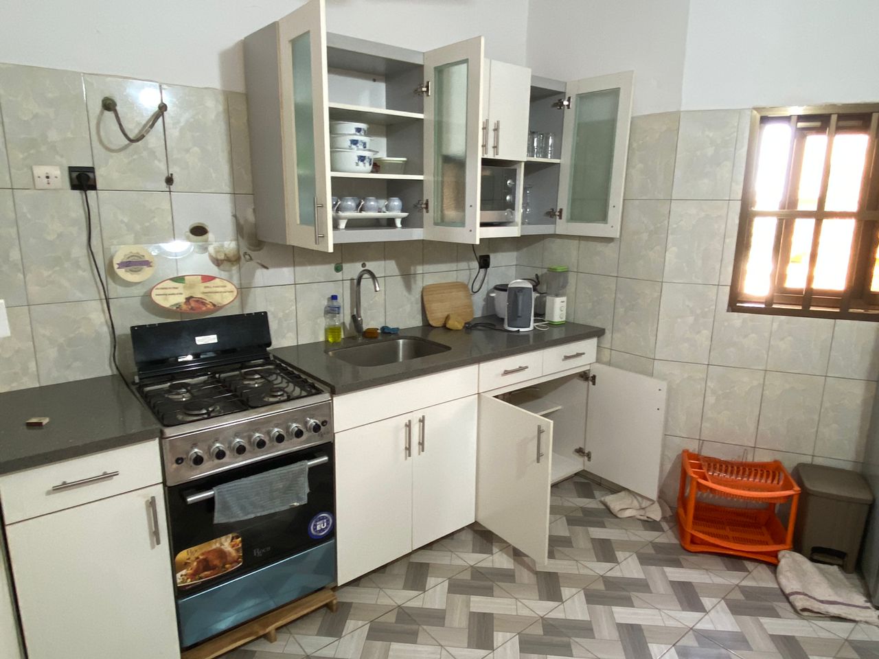 N° 5453 :
                            Appartement meublé à louer , Kegue , Lome, Togo : 400 000 XOF/mois