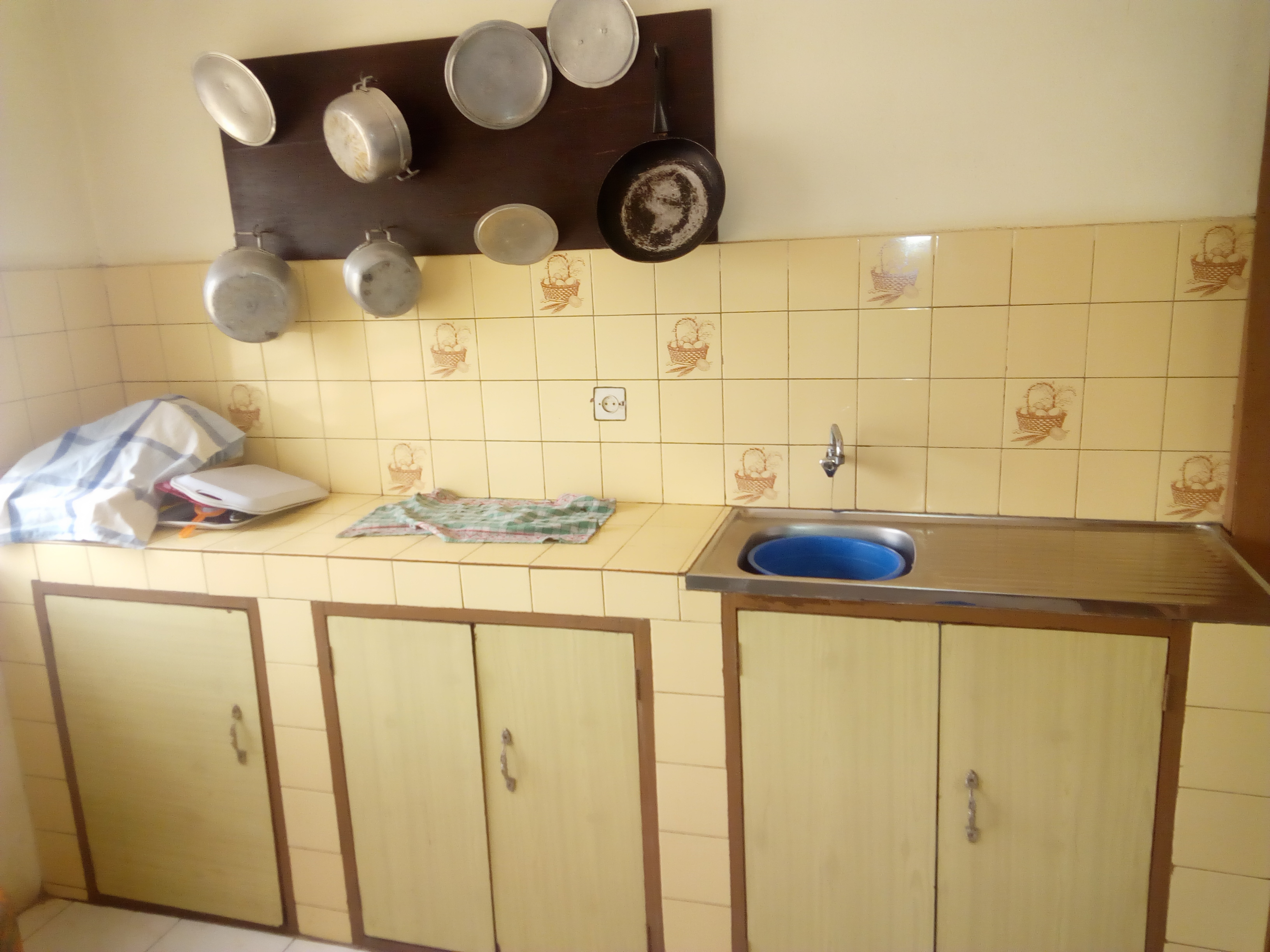 N° 4090 :
                            Chambre salon à louer , Atikoumé, Lome, Togo : 200 000 XOF/mois