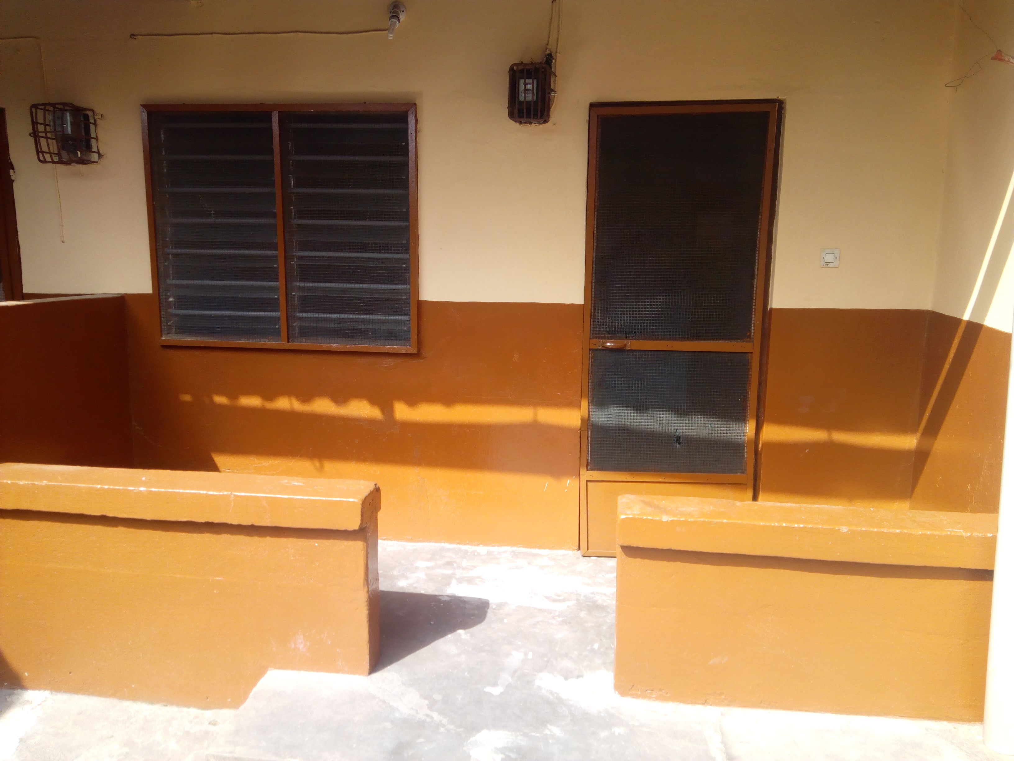 N° 4100 :
                            Chambre salon à louer , Adidogome, Lome, Togo : 20 000 XOF/mois