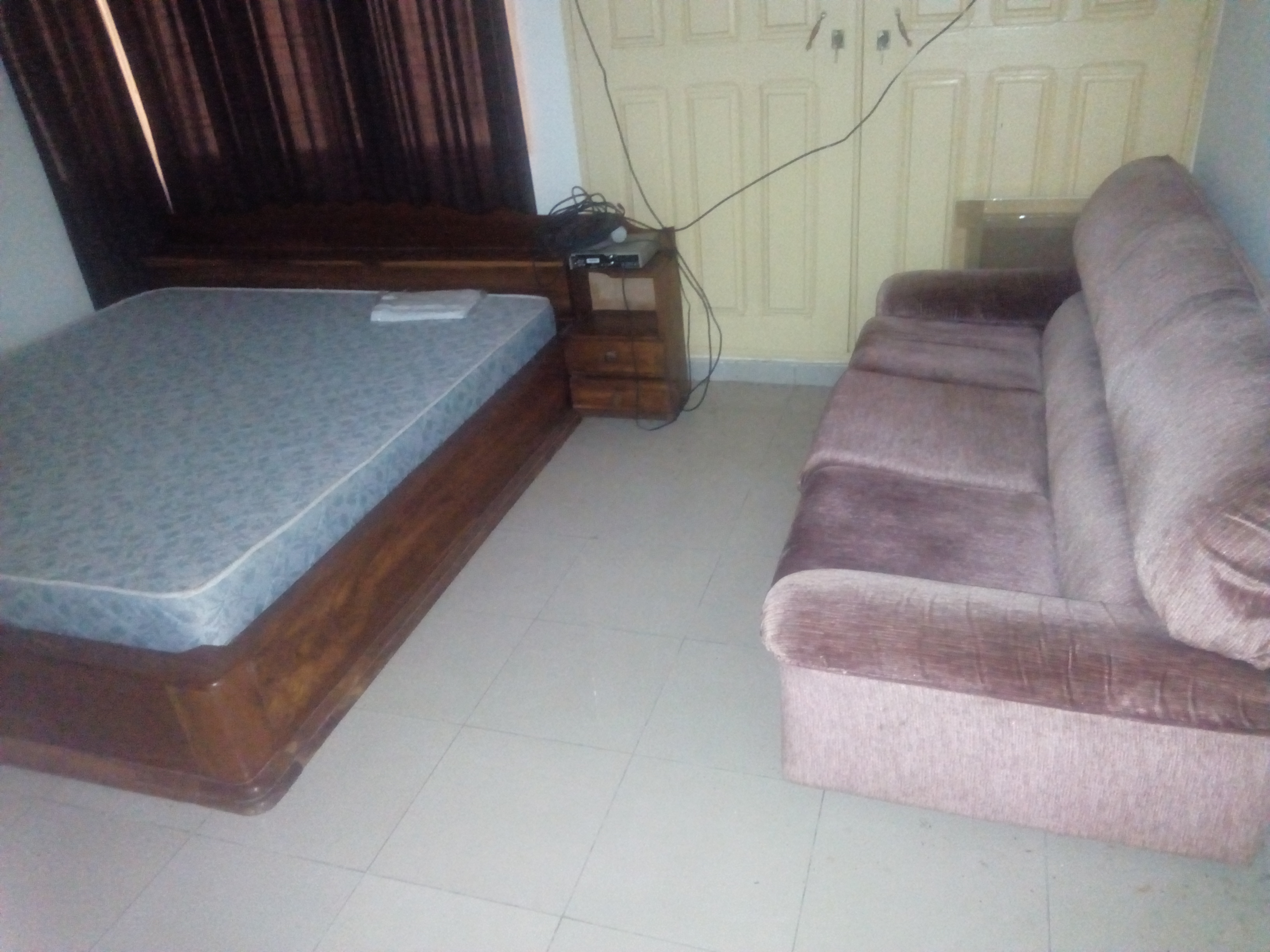 N° 4703 :
                            Appartement meublé à louer , Glidji , Aneho, Togo : 350 000 XOF/mois