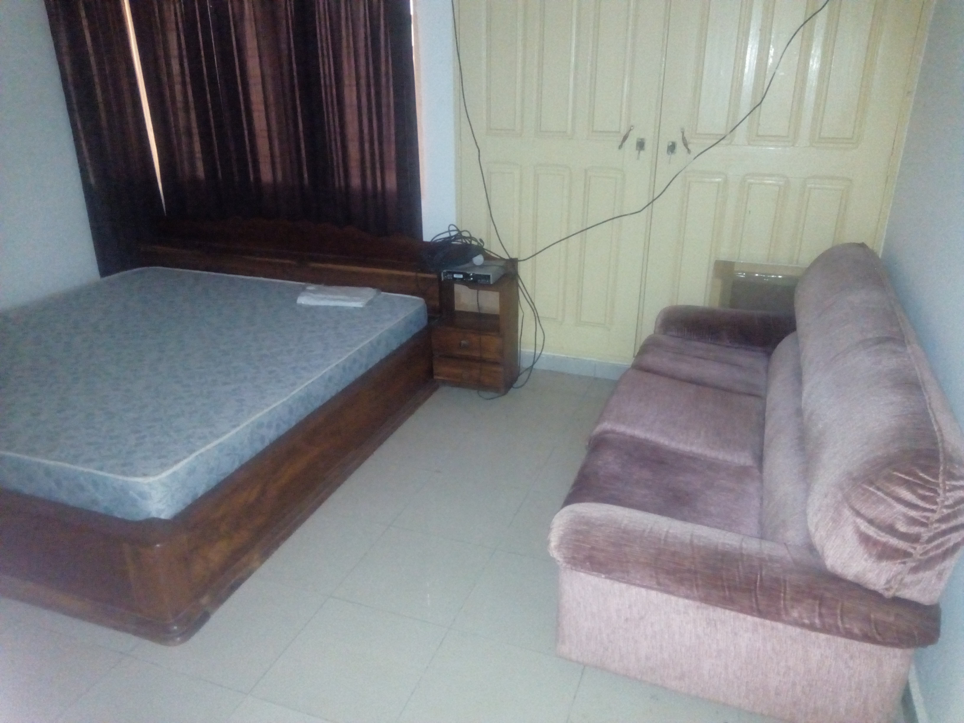 N° 4703 :
                            Appartement meublé à louer , Glidji , Aneho, Togo : 350 000 XOF/mois