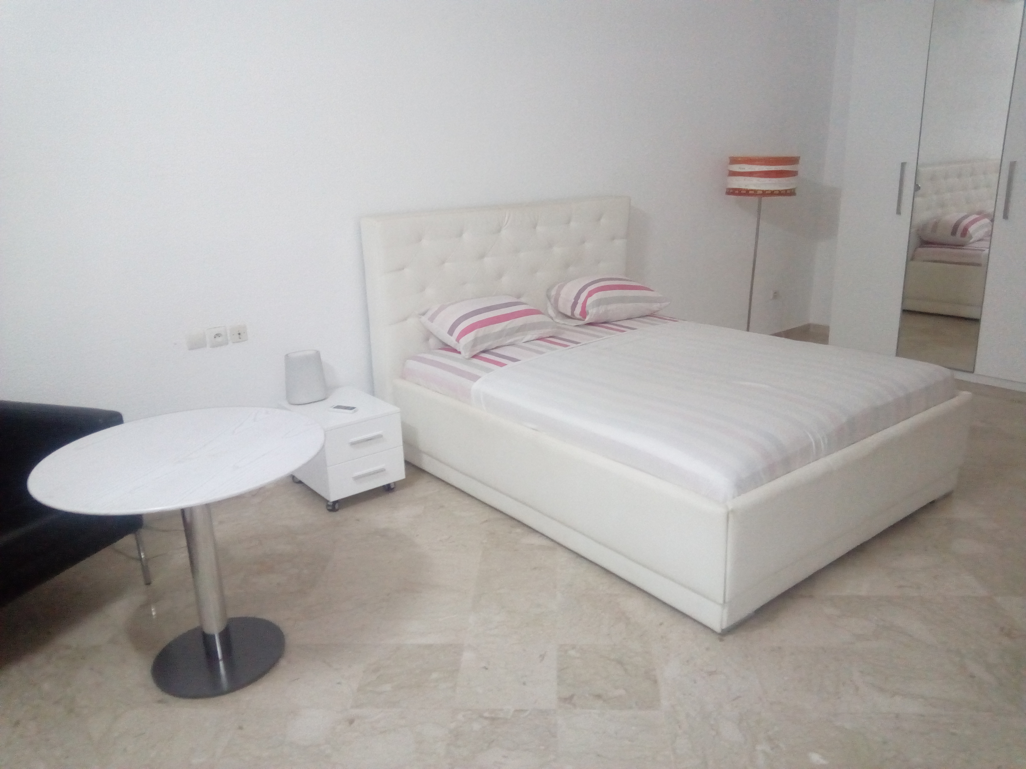 N° 4764 :
                            Studio meublé à louer , Adidogome, Lome, Togo : 600 000 XOF/mois