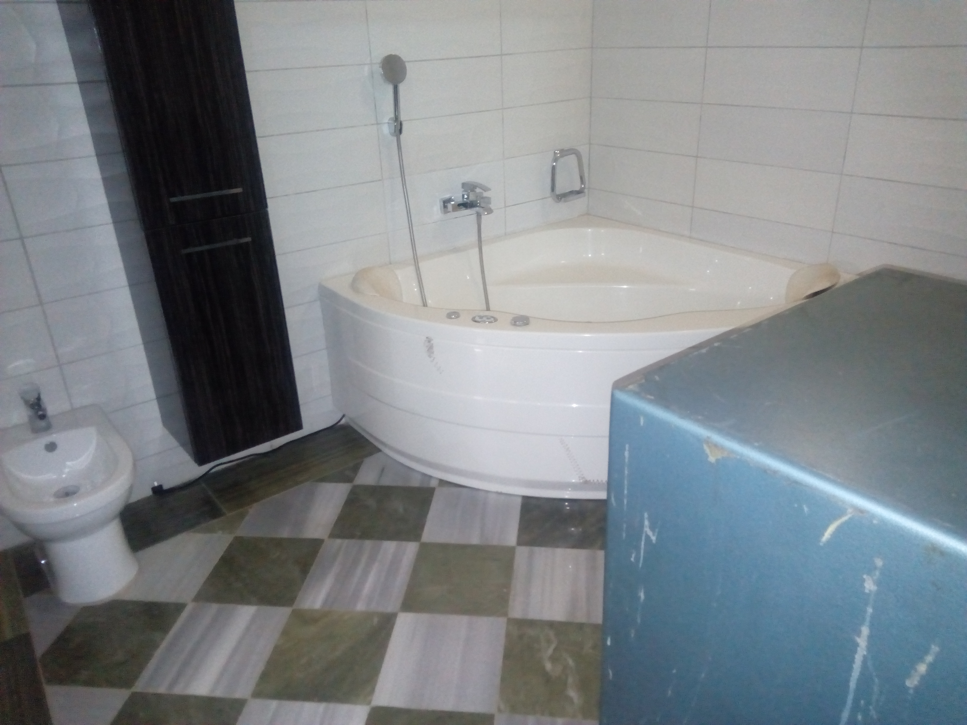 N° 4765 :
                            Studio meublé à louer , Adidogome, Lome, Togo : 600 000 XOF/mois