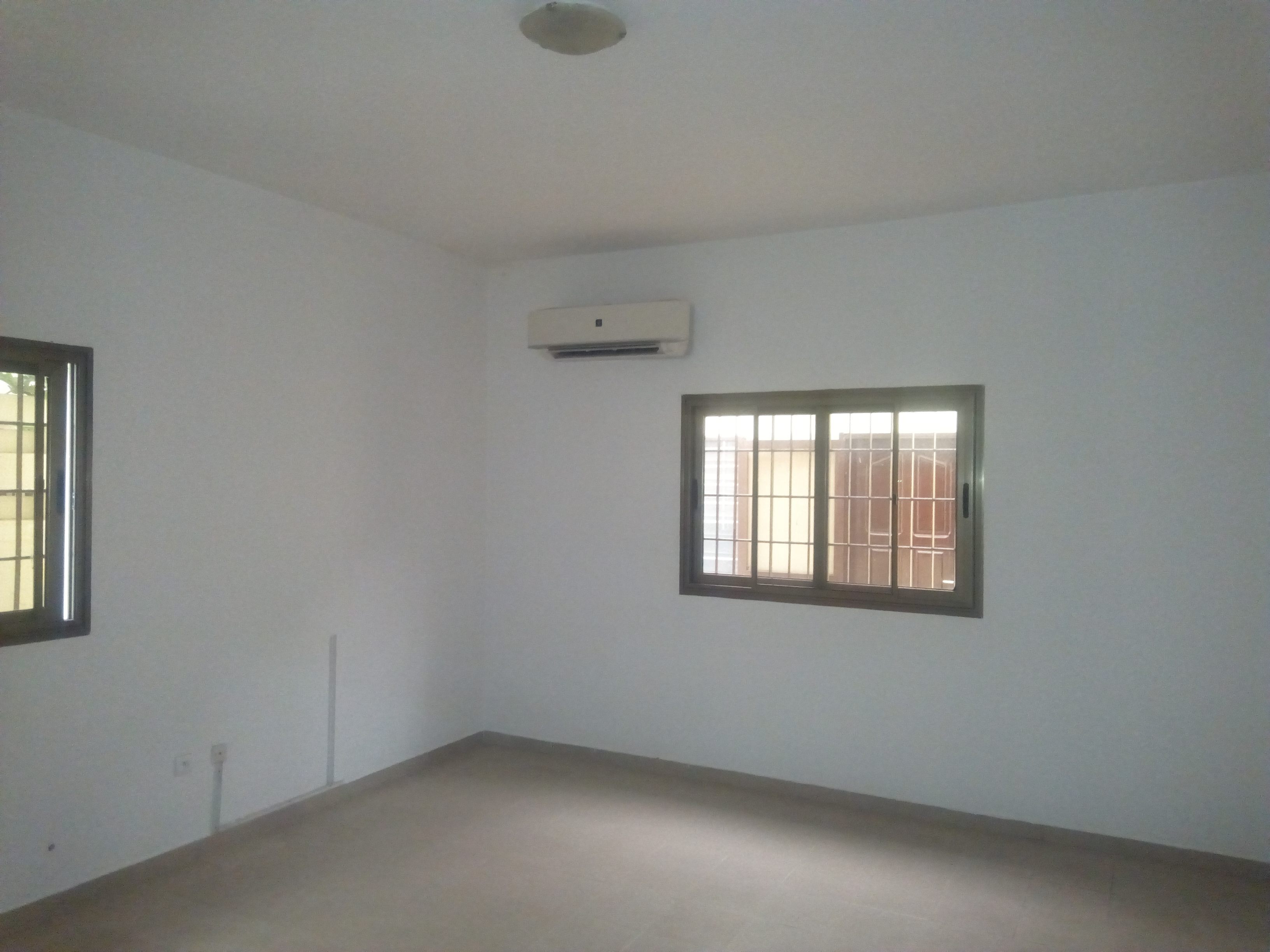 N° 4768 :
                            Villa à louer , Avenou, Lome, Togo : 300 000 XOF/mois