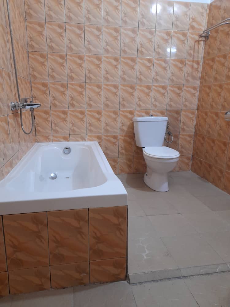 N° 5434 :
                            3 chambres salon à louer , Kegue, Lome, Togo : 250 000 XOF/mois