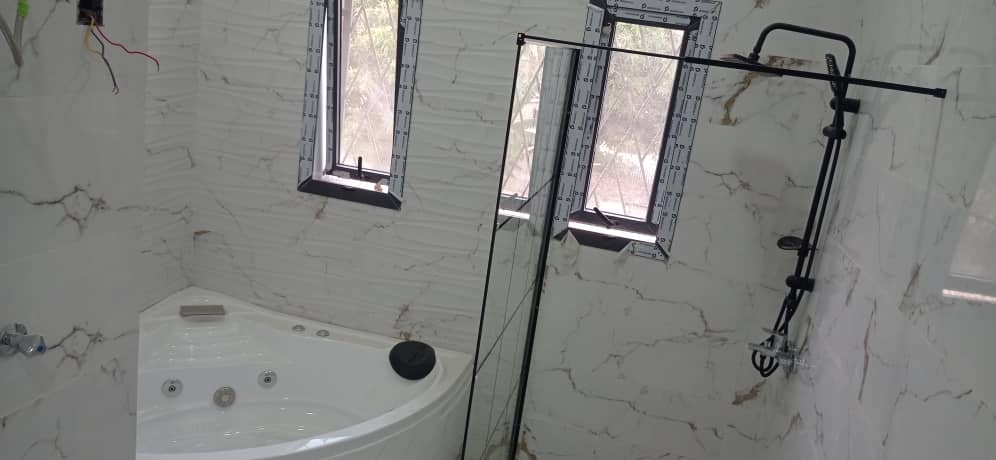 N° 5433 :
                            Villa à vendre , Forever, Lome, Togo : 250 000  000 XOF/vie