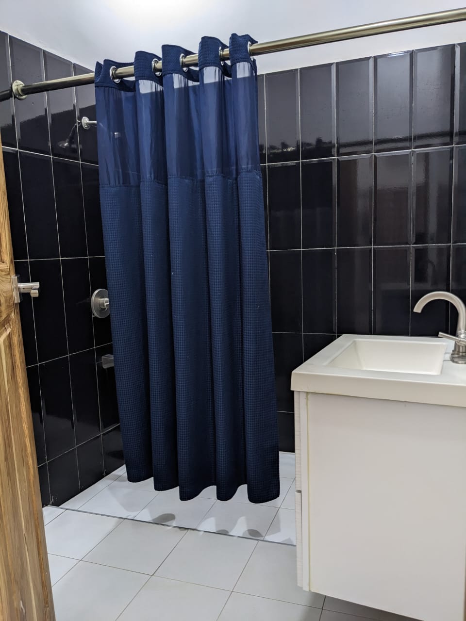 N° 5351 :
                            Villa meublée à louer , Carrefour aised, Lome, Togo : 400 000 XOF/mois