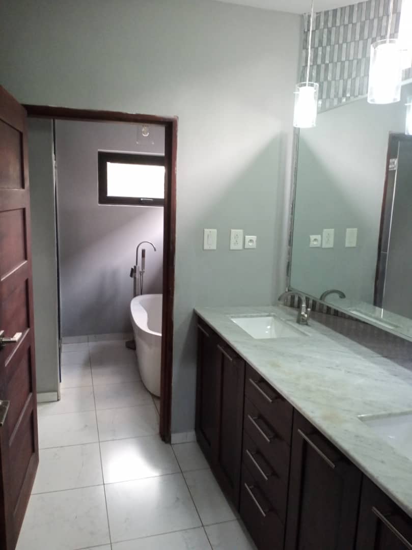 N° 5354 :
                            Appartement meublé à louer , Adidogome, Lome, Togo : 450 000 XOF/mois