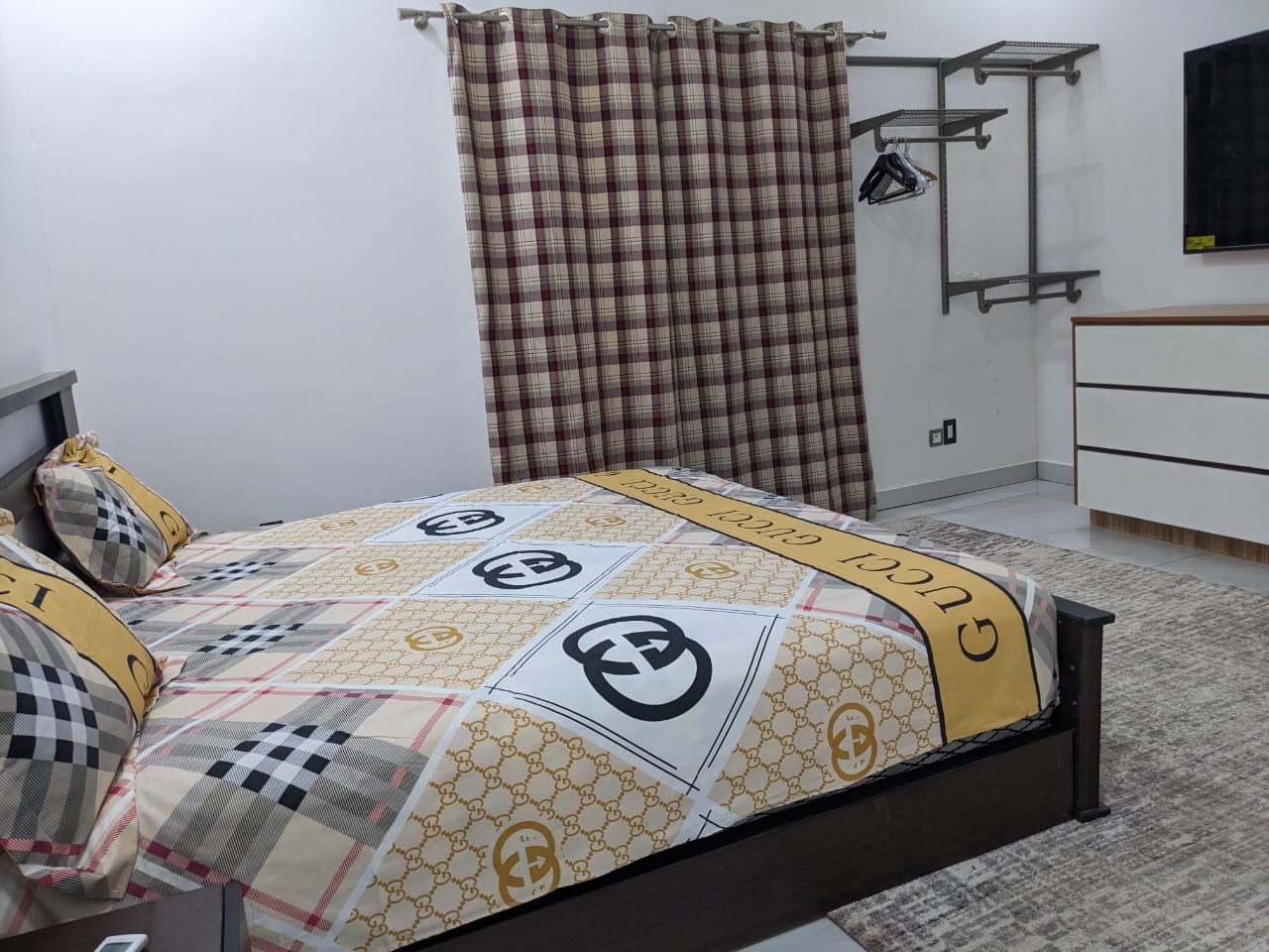 N° 5351 :
                            Villa meublée à louer , Carrefour aised, Lome, Togo : 400 000 XOF/mois
