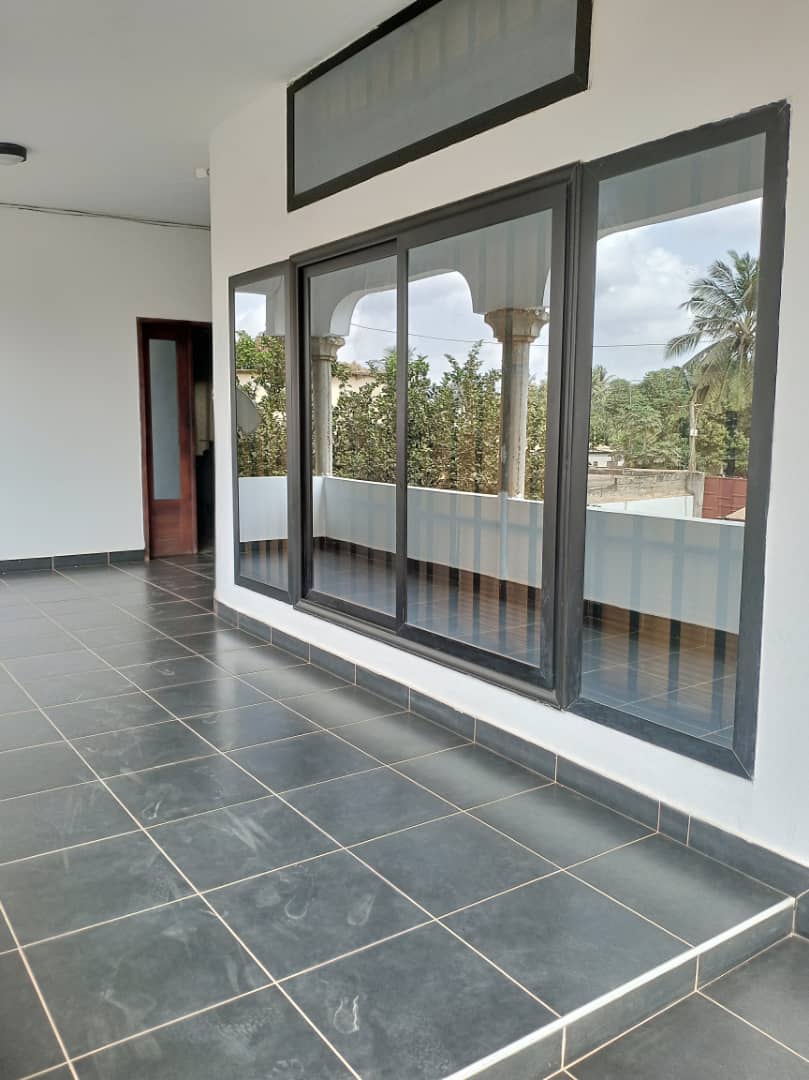N° 5354 :
                            Appartement meublé à louer , Adidogome, Lome, Togo : 450 000 XOF/mois