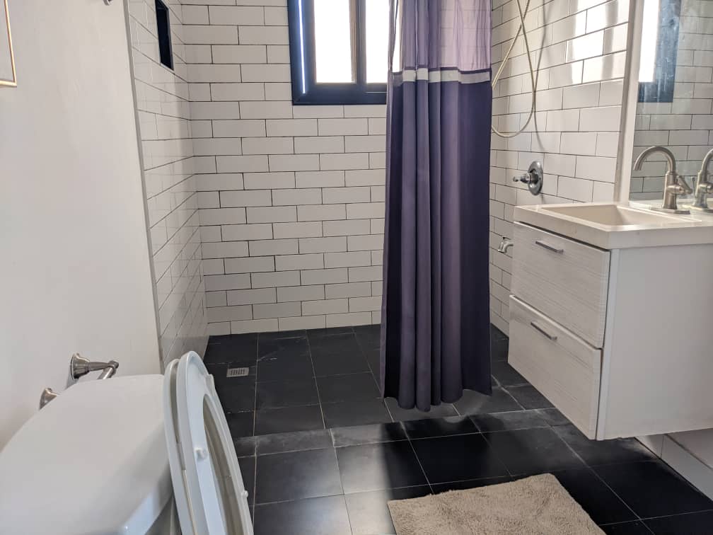 N° 5347 :
                            Studio meublé à louer , Agoe, Lome, Togo : 150 000 XOF/mois