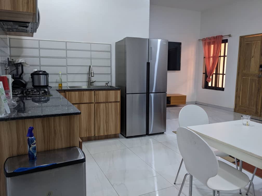 N° 5351 :
                            Villa meublée à louer , Carrefour aised, Lome, Togo : 400 000 XOF/mois