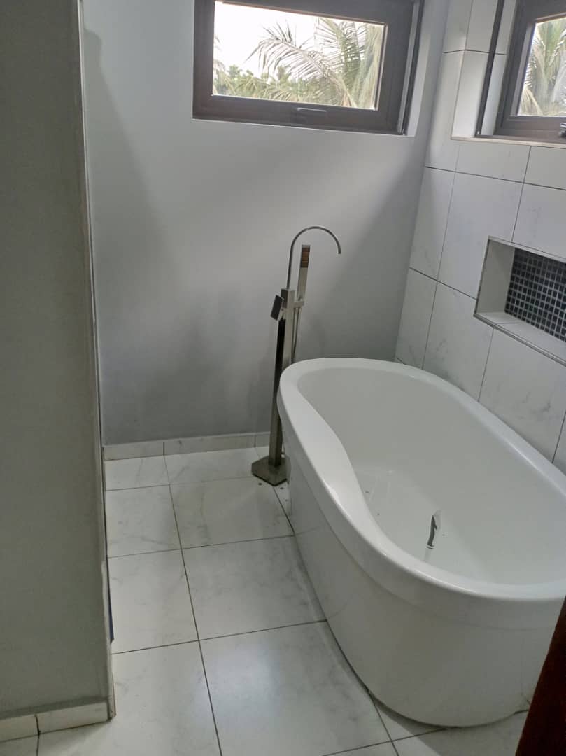 N° 5354 :
                            Appartement meublé à louer , Adidogome, Lome, Togo : 450 000 XOF/mois