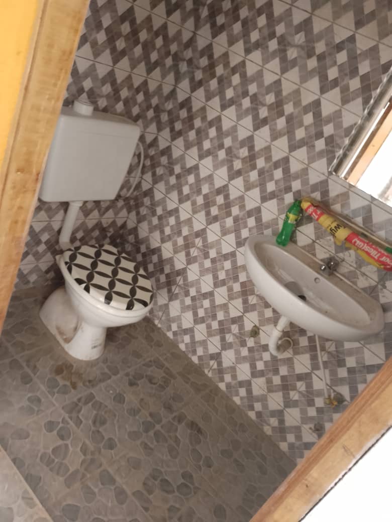 N° 5436 :
                            Chambre à louer , Totsi egblinkome, Lome, Togo : 40 000 XOF/mois