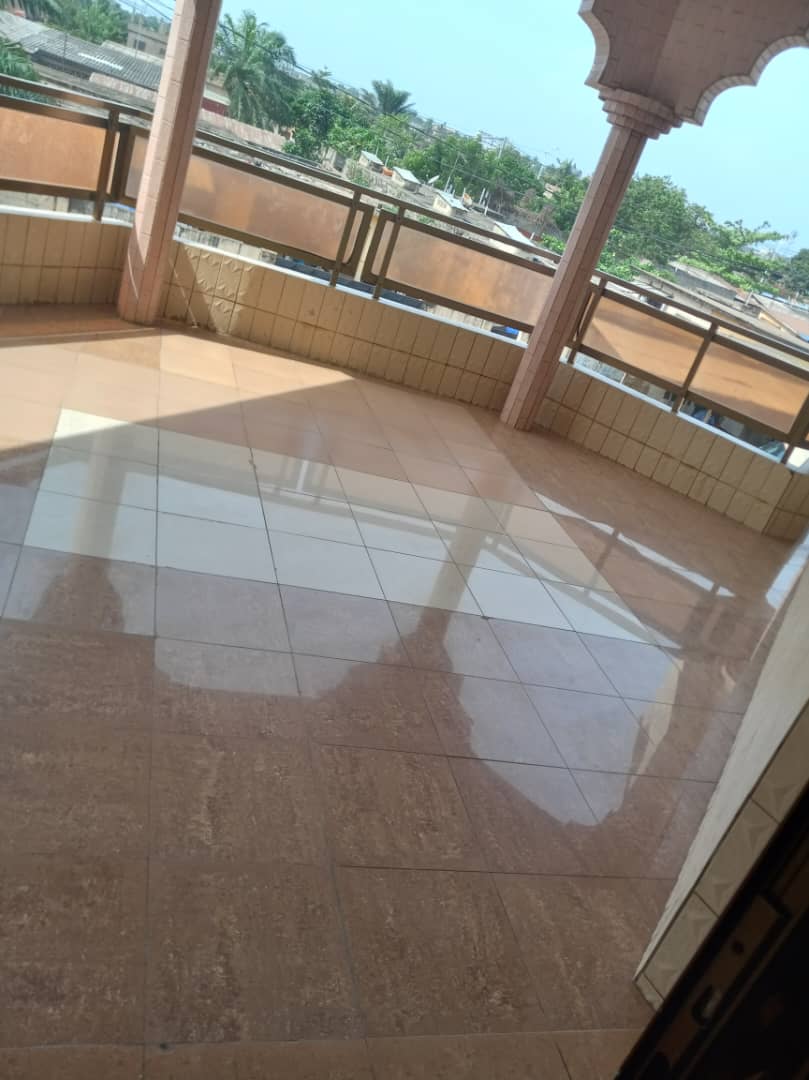 N° 5402 :
                            Appartement meublé à louer , Be gbenyedzi, Lome, Togo : 400 000 XOF/mois