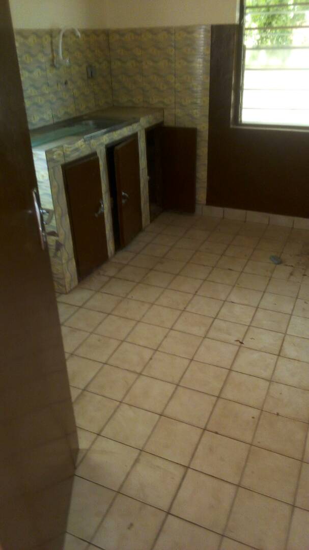 N° 4126 :
                            Villa à louer , Totsi, Lome, Togo : 130 000 XOF/mois
