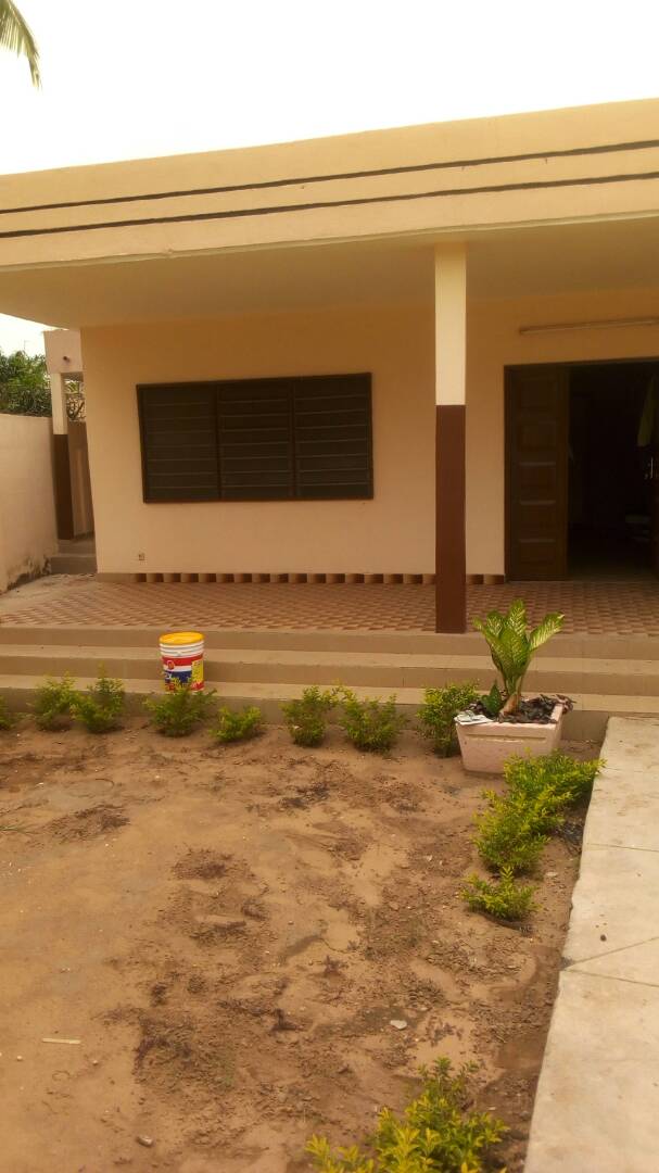 N° 4126 :
                            Villa à louer , Totsi, Lome, Togo : 130 000 XOF/mois
