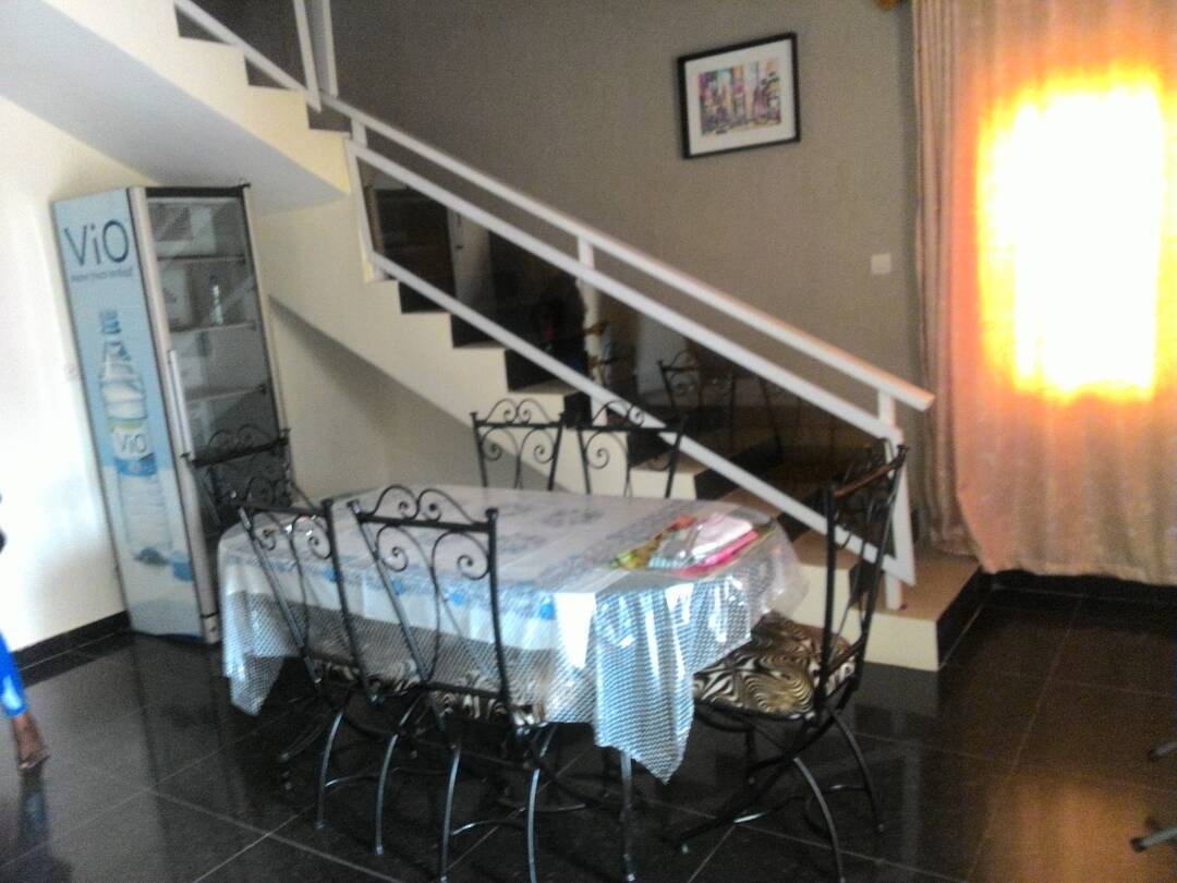 N° 4244 :
                            Villa à louer , Agoe, Lome, Togo : 400 000 XOF/mois