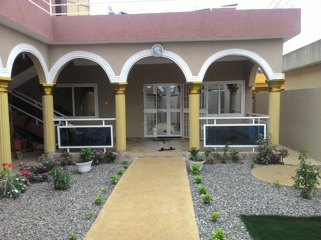 N° 4244 :
                            Villa à louer , Agoe, Lome, Togo : 400 000 XOF/mois