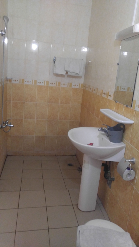 N° 4581 :
                            Studio meublé à louer , Tokoin, Lome, Togo : 250 000 XOF/mois