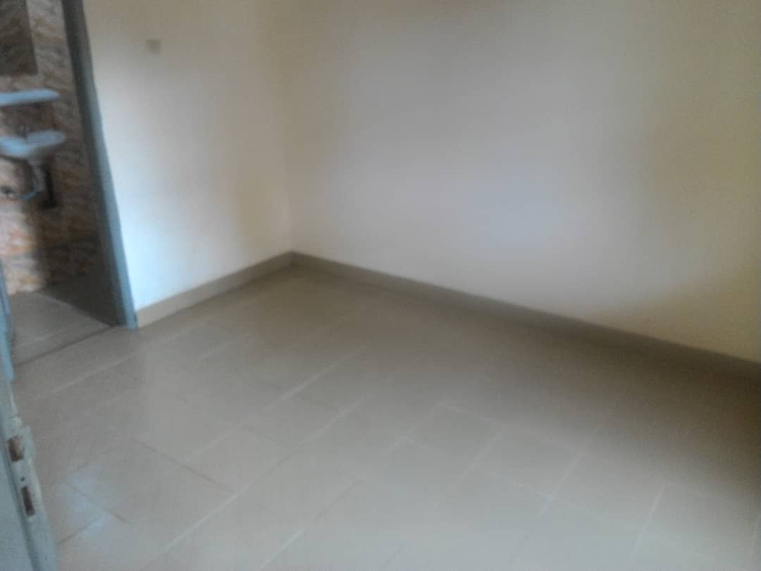 N° 4666 :
                            Villa à louer , Agoe telessou, Lome, Togo : 70 000 XOF/mois