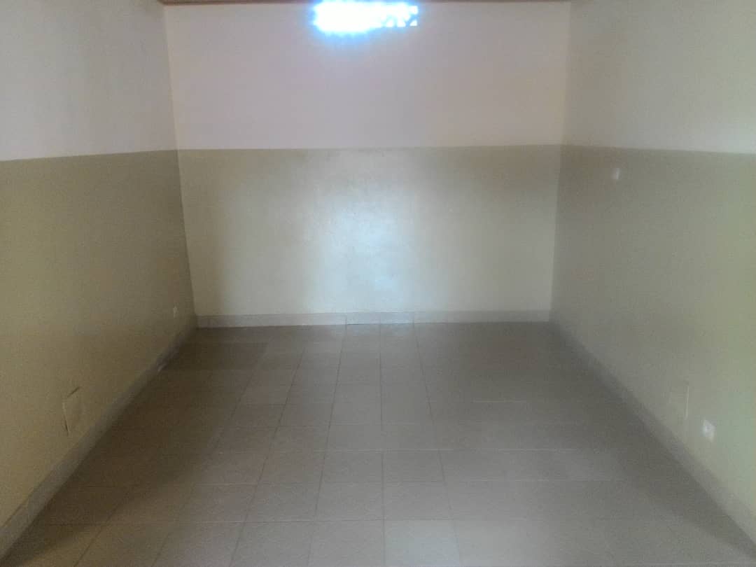 N° 4666 :
                            Villa à louer , Agoe telessou, Lome, Togo : 70 000 XOF/mois