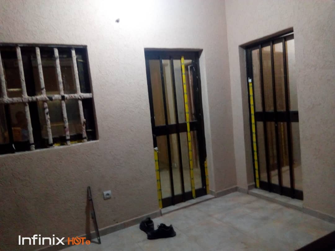 N° 4670 :
                            Chambre salon à louer , Agoe legbassito , Lome, Togo : 40 000 XOF/mois