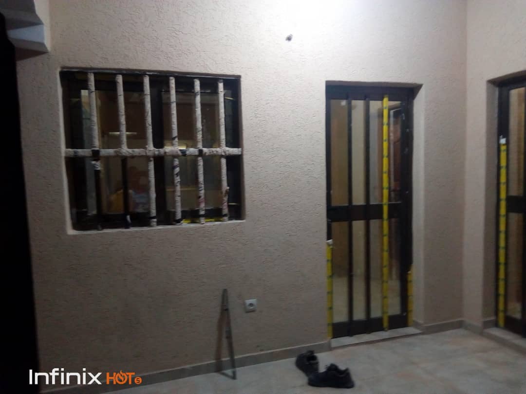 N° 4670 :
                            Chambre salon à louer , Agoe legbassito , Lome, Togo : 40 000 XOF/mois