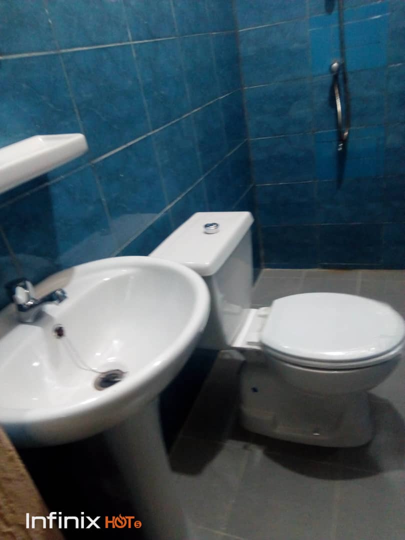 N° 4670 :
                            Chambre salon à louer , Agoe legbassito , Lome, Togo : 40 000 XOF/mois