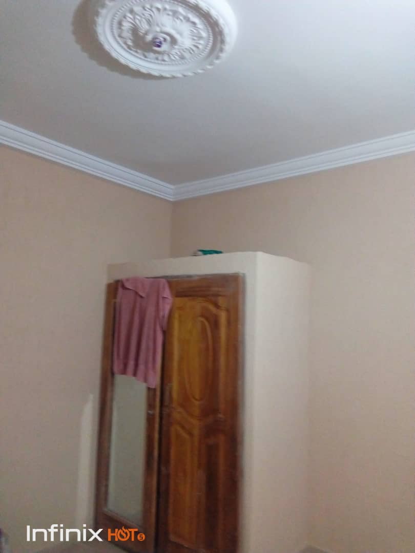 N° 4670 :
                            Chambre salon à louer , Agoe legbassito , Lome, Togo : 40 000 XOF/mois