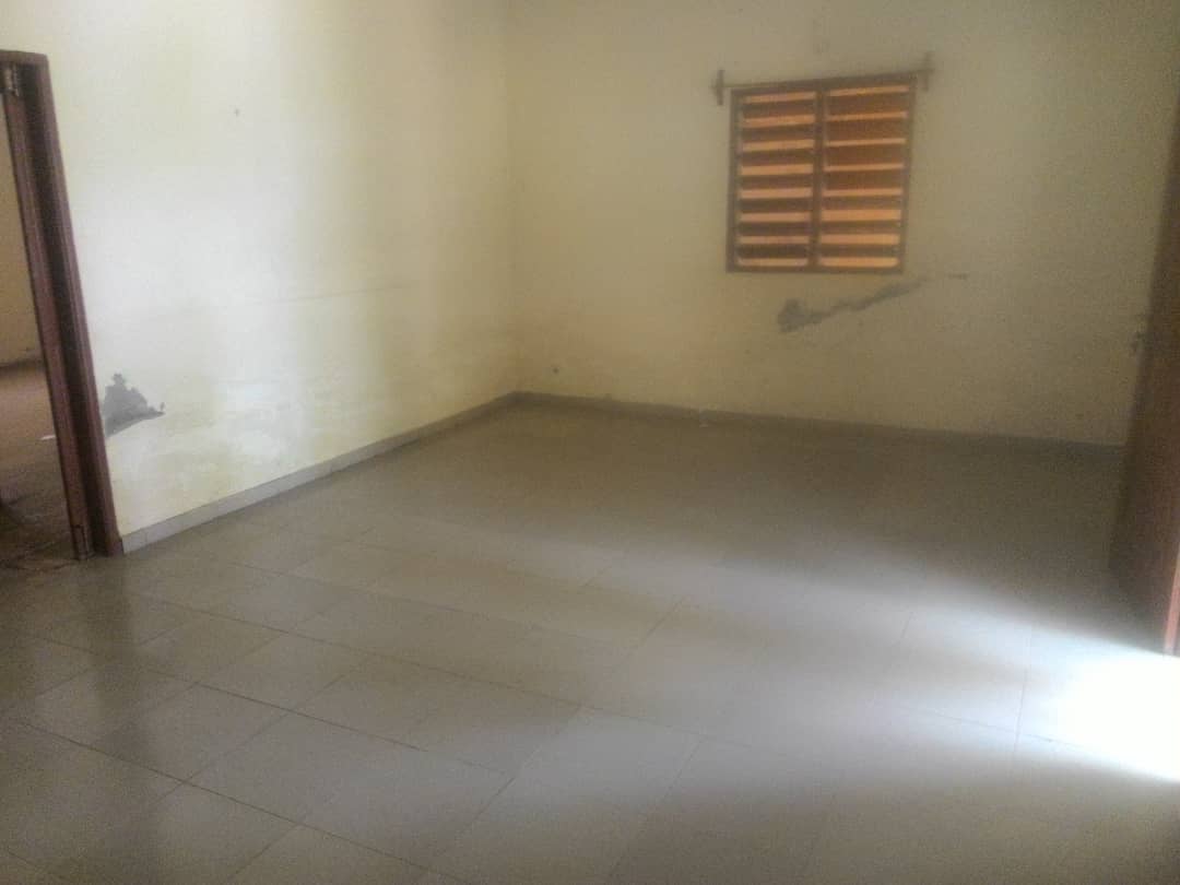 N° 4679 :
                            Villa à vendre ,  agoe zongo, Lome, Togo : 20 000  000 XOF/vie