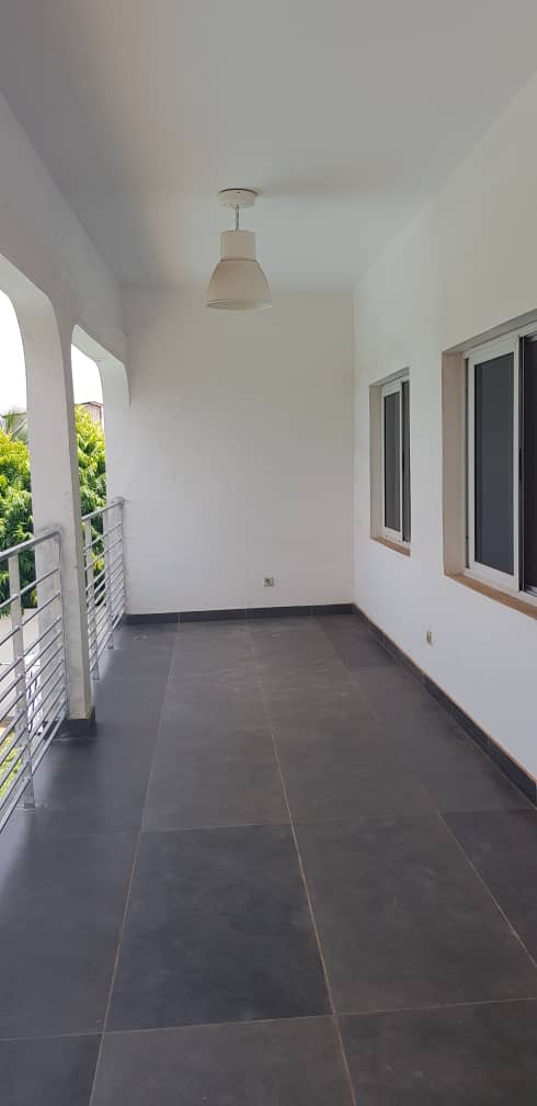 N° 4686 :
                            Villa à louer , Agoe reserve , Lome, Togo : 800 000 XOF/mois
