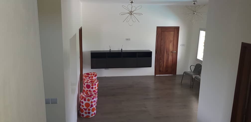 N° 4686 :
                            Villa à louer , Agoe reserve , Lome, Togo : 800 000 XOF/mois