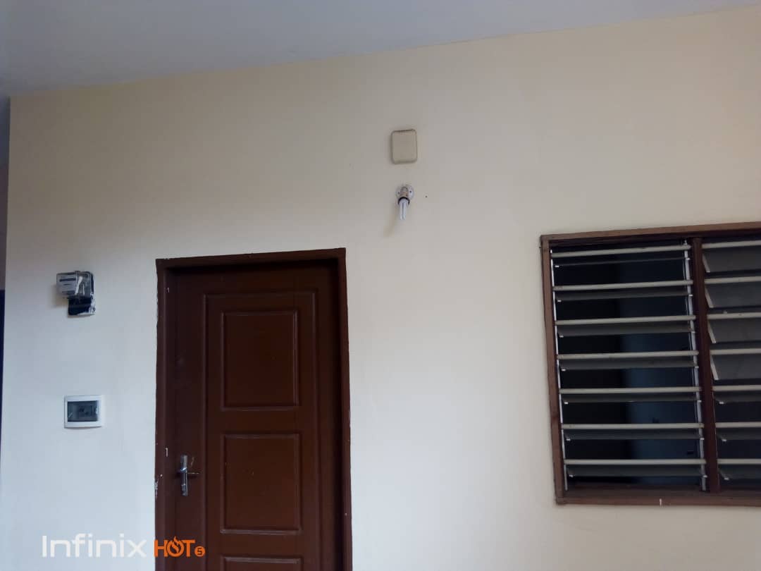 N° 4687 :
                            Chambre à louer , Agoe, Lome, Togo : 25 000 XOF/mois