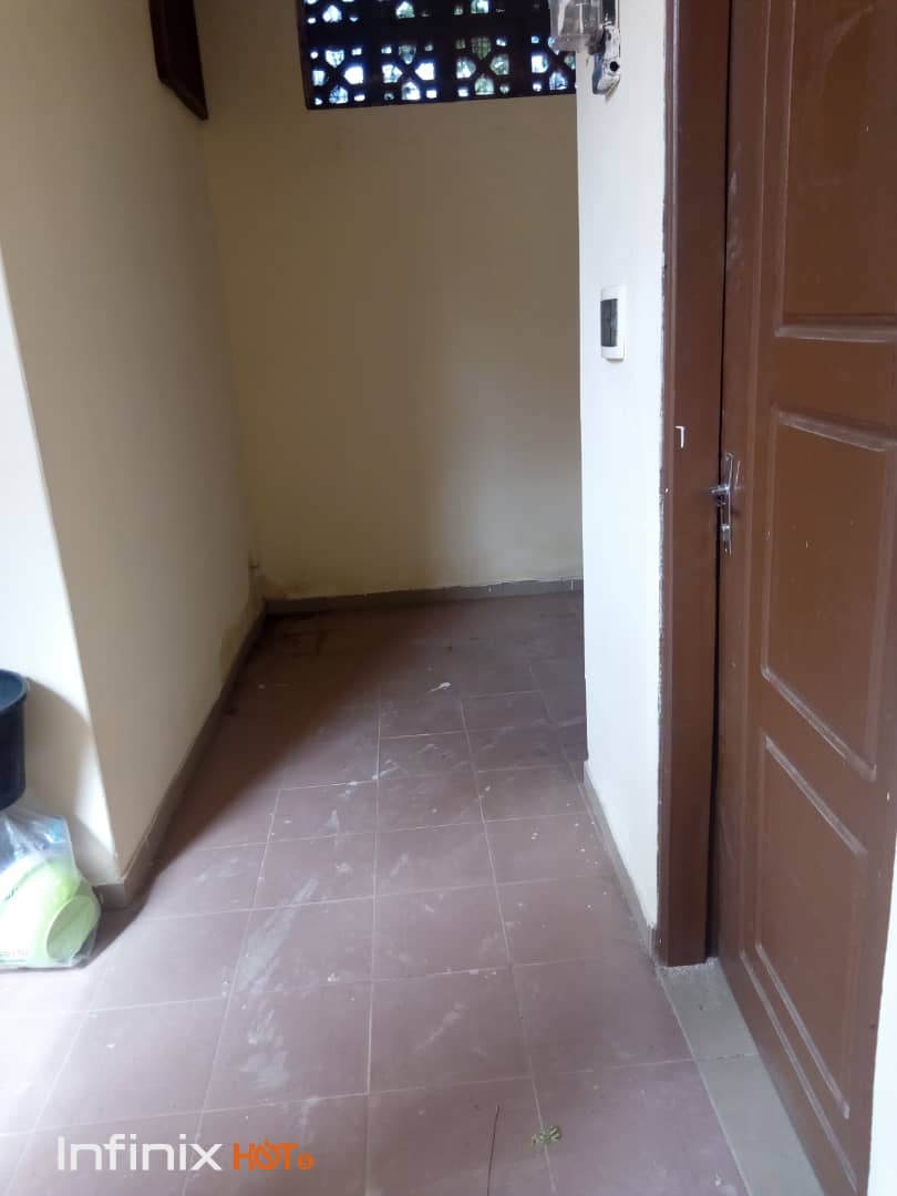 N° 4687 :
                            Chambre à louer , Agoe, Lome, Togo : 25 000 XOF/mois
