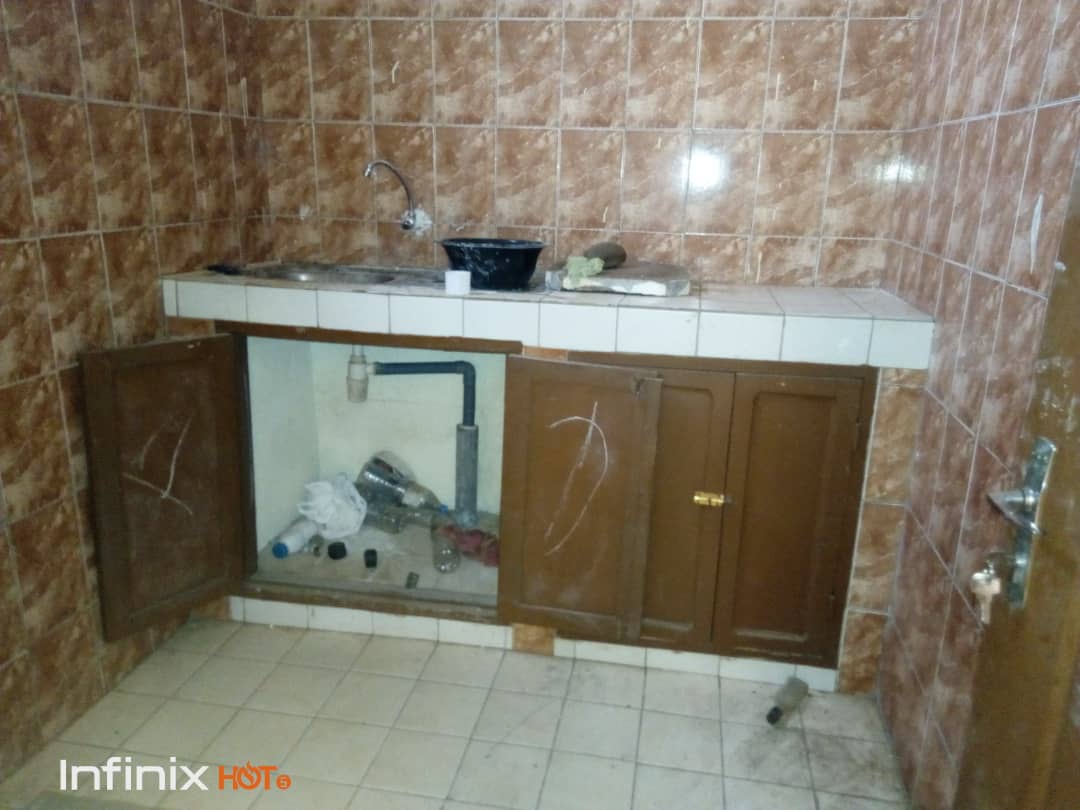 N° 4687 :
                            Chambre à louer , Agoe, Lome, Togo : 25 000 XOF/mois