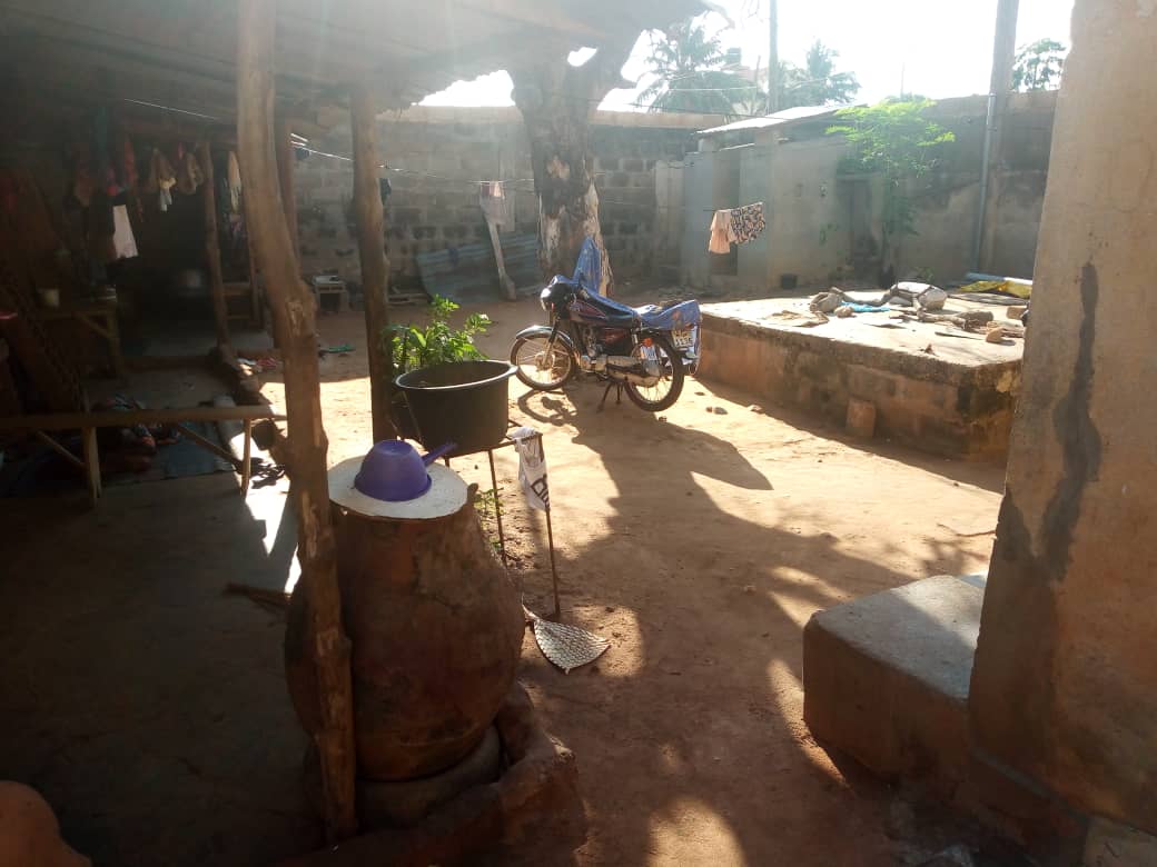 N° 4690 :
                            Maison à vendre , Nukafu, Lome, Togo : 20 000  000 XOF/vie
