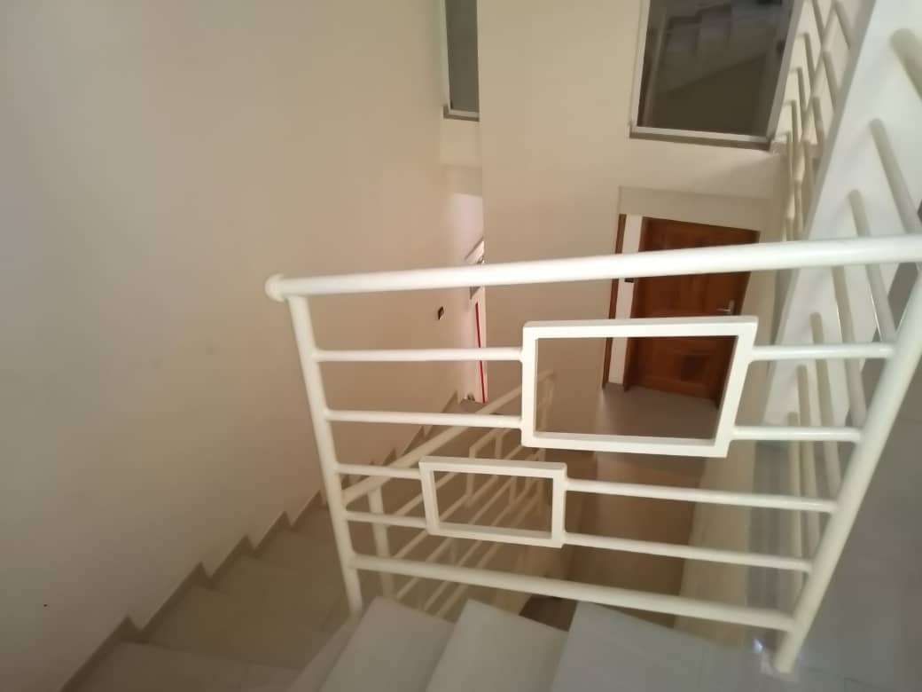 N° 4695 :
                            Villa à louer , Agoe demakpoe , Lome, Togo : 500 000 XOF/mois