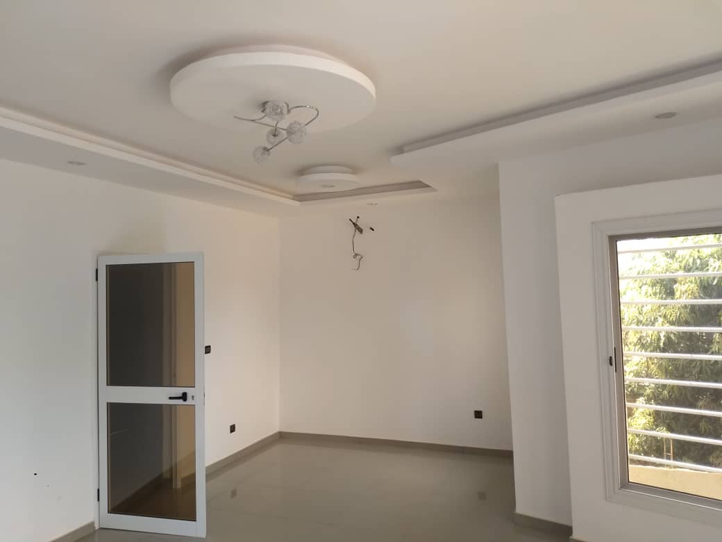 N° 4695 :
                            Villa à louer , Agoe demakpoe , Lome, Togo : 500 000 XOF/mois