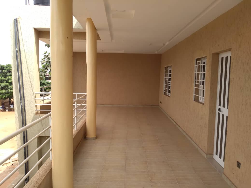 N° 4695 :
                            Villa à louer , Agoe demakpoe , Lome, Togo : 500 000 XOF/mois