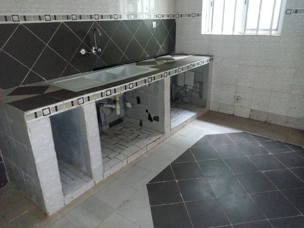N° 4692 :
                            Villa à louer , Kelegougan, Lome, Togo : 400 000 XOF/mois