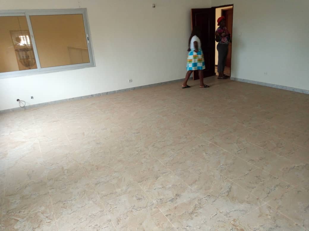 N° 4692 :
                            Villa à louer , Kelegougan, Lome, Togo : 400 000 XOF/mois