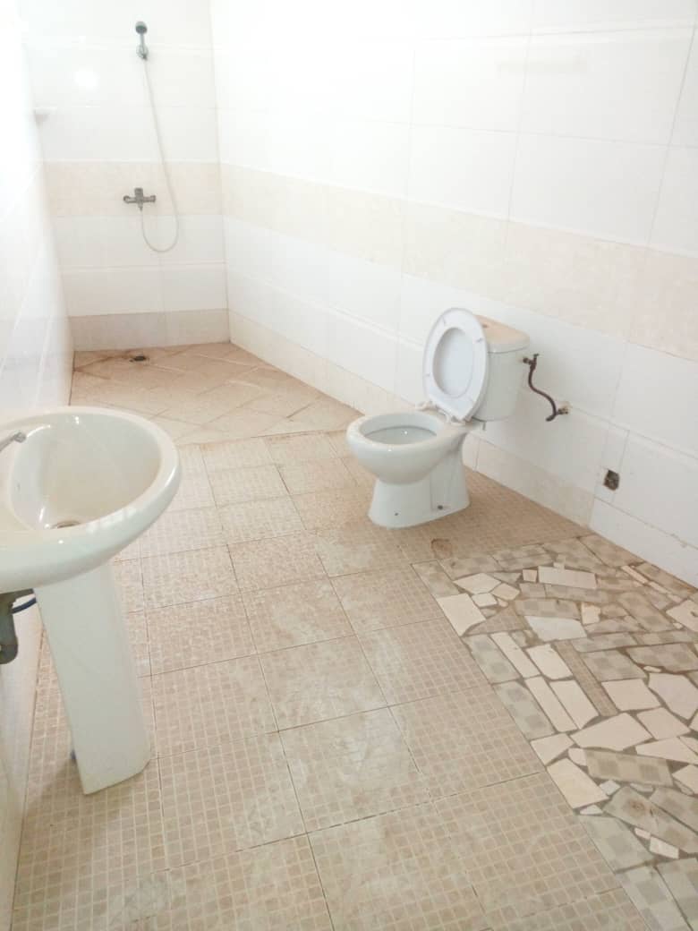 N° 4692 :
                            Villa à louer , Kelegougan, Lome, Togo : 400 000 XOF/mois