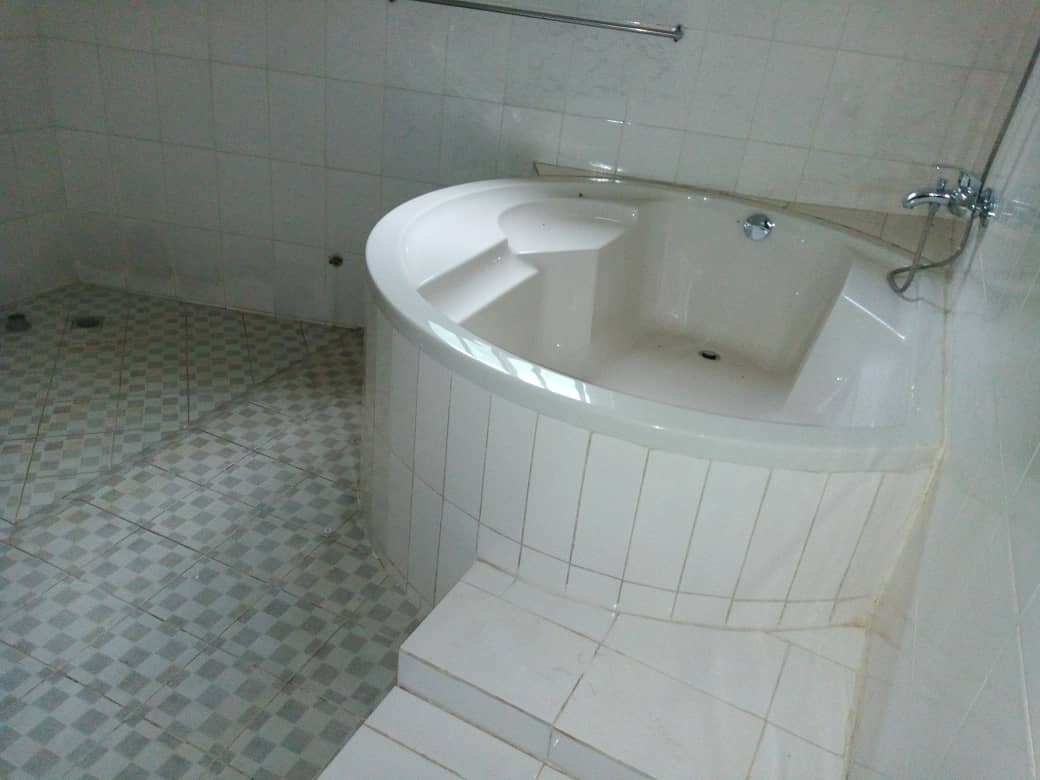 N° 4692 :
                            Villa à louer , Kelegougan, Lome, Togo : 400 000 XOF/mois